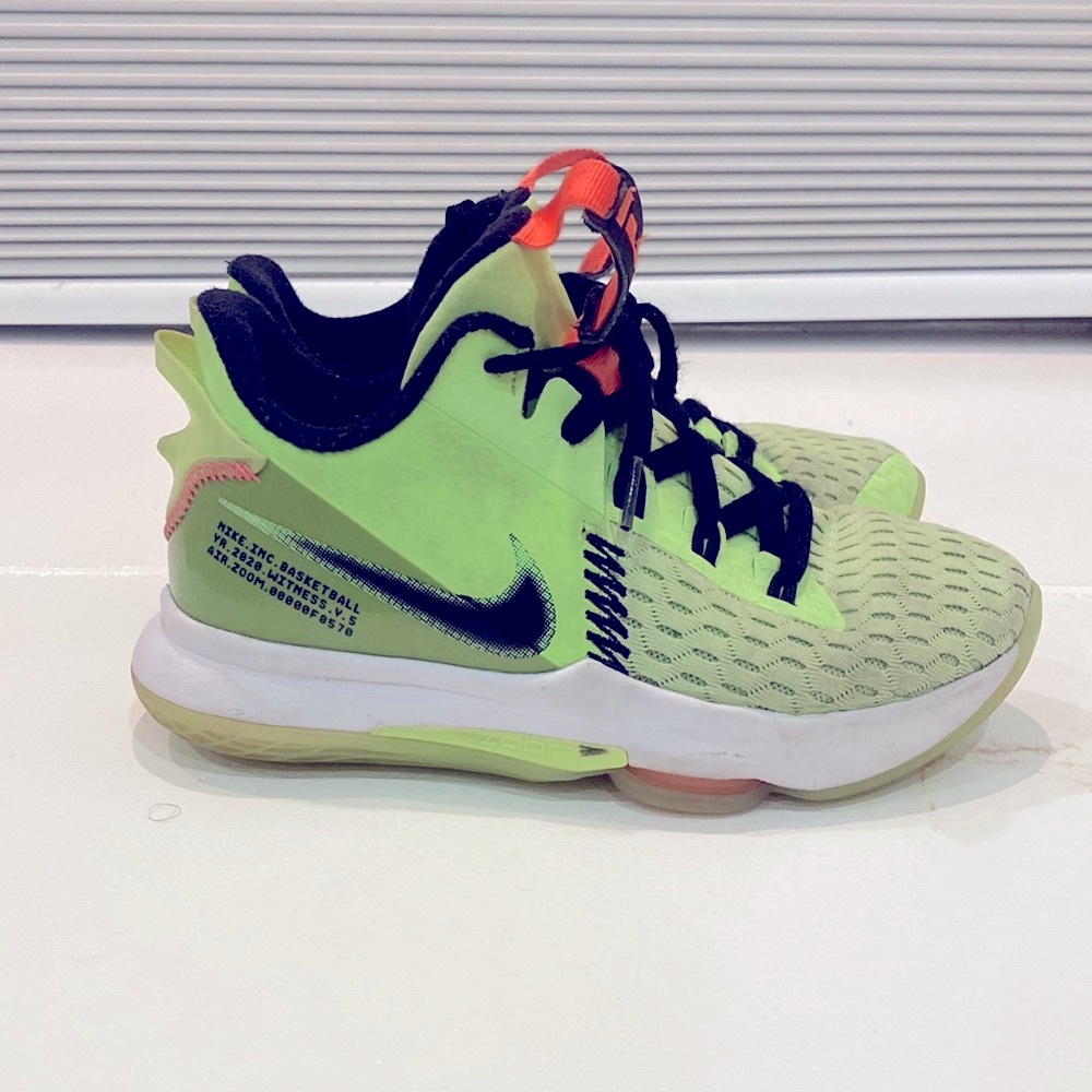 Nike Lebron basketball shoes used size 4.5 youth
